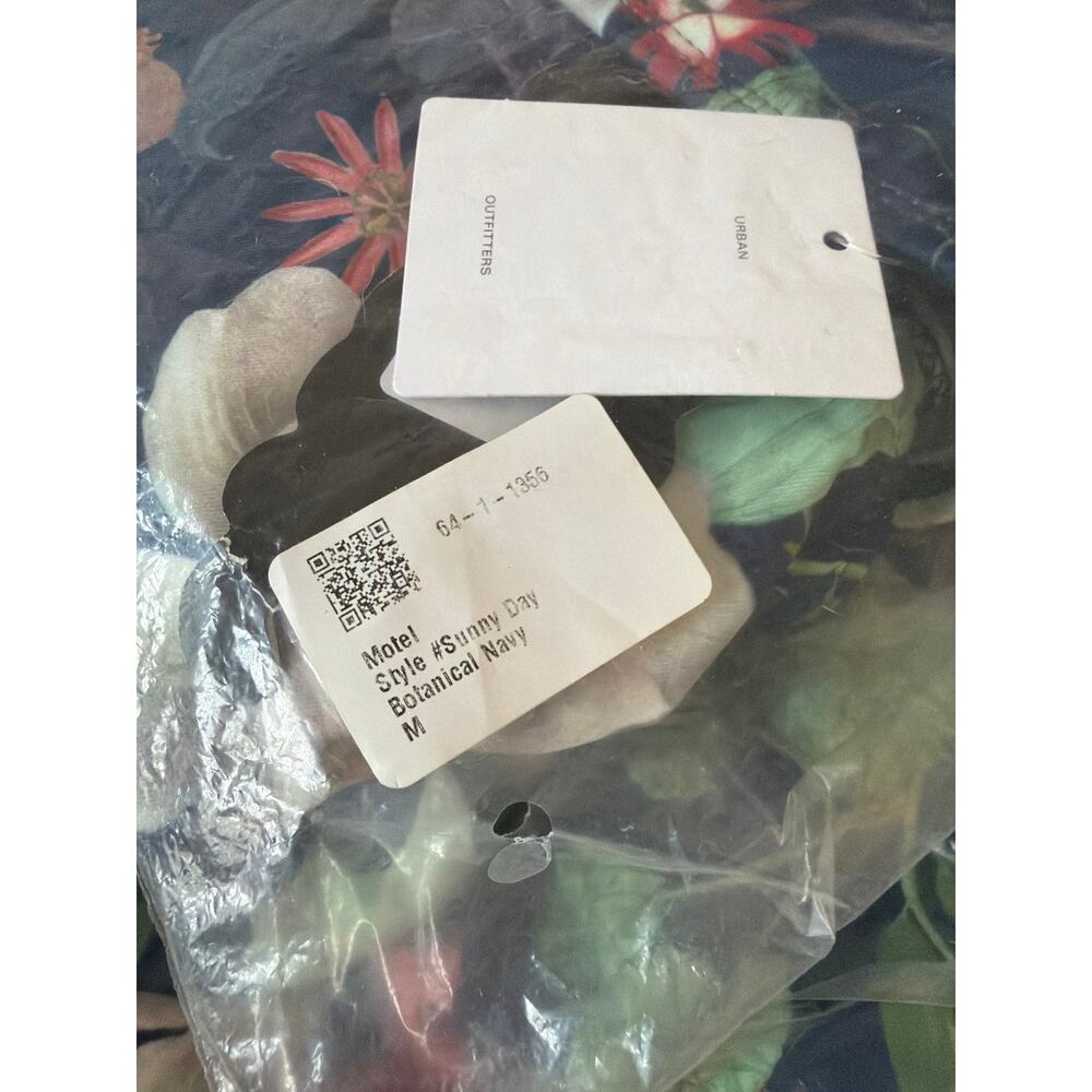 $80 NWT Motel sunny day botanical navy deep V one piece swimsuit sz M - Picture 3 of 3